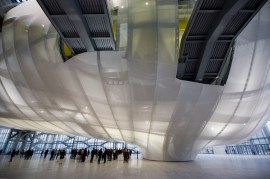 Il nuovo centro congressi all’Eur di Roma, soprannominato la “Nuvola”, dell’architetto Massimiliano Fuksas - 19 luglio 2016 (AP Photo/Domenico Stinellis)