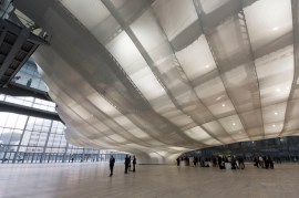 Il nuovo centro congressi all’Eur di Roma, soprannominato la “Nuvola”, dell’architetto Massimiliano Fuksas - 19 luglio 2016 (AP Photo/Domenico Stinellis)