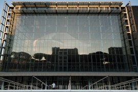 Il nuovo centro congressi all’Eur di Roma, soprannominato la “Nuvola”, dell’architetto Massimiliano Fuksas - 19 luglio 2016 (AP Photo/Domenico Stinellis)