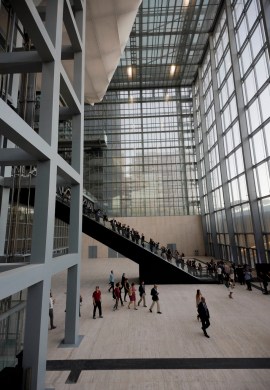 Il nuovo centro congressi all’Eur di Roma, soprannominato la “Nuvola”, dell’architetto Massimiliano Fuksas - 19 luglio 2016 (AP Photo/Domenico Stinellis)